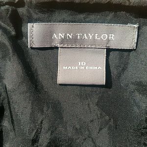Ann Taylor Skirts - Silk Ann Taylor Size 10 Print Skirt Ann Taylor Skirts - Silk Ann Taylor Size 10 Print Skirt